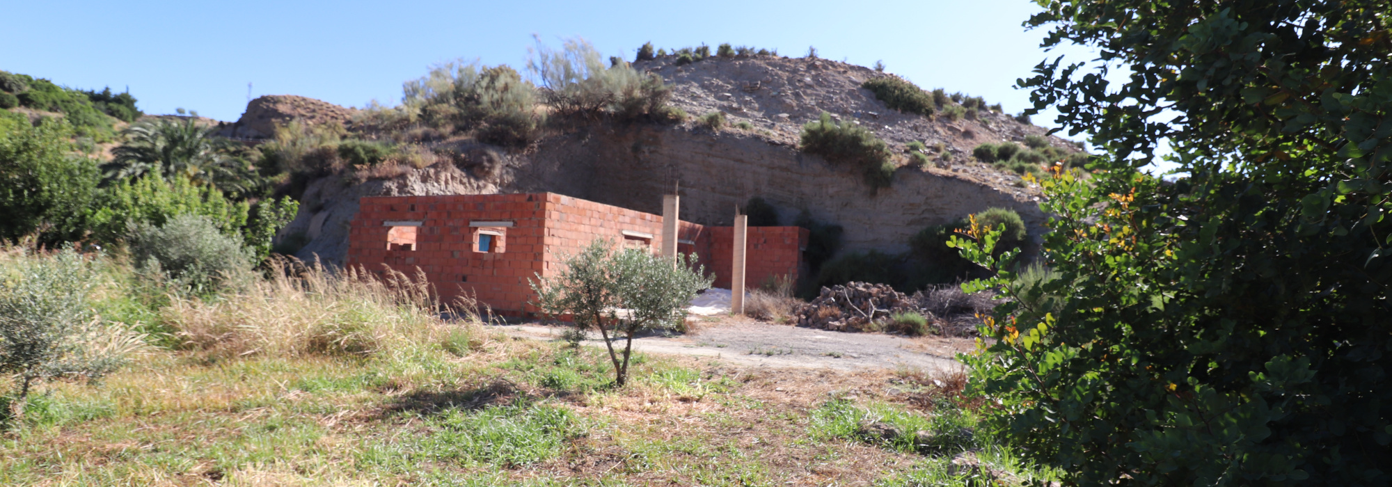 Finca rústica con cueva y piscina en Canjáyar